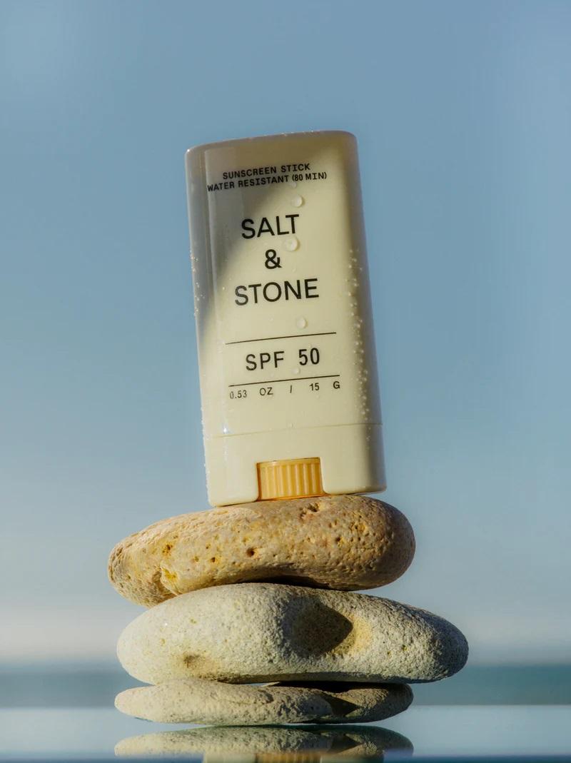 Tónovaný opaľovací krém Salt & Stone SPF 50