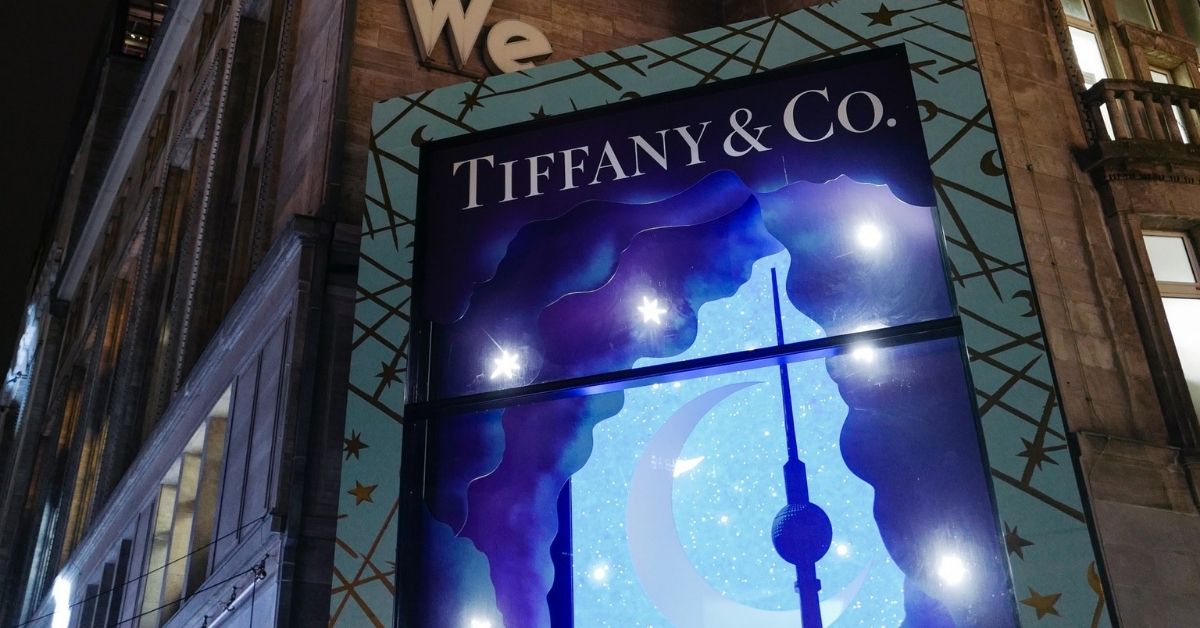 Tiffany představuje největší vánoční výlohy v Kadewe v Berlíně