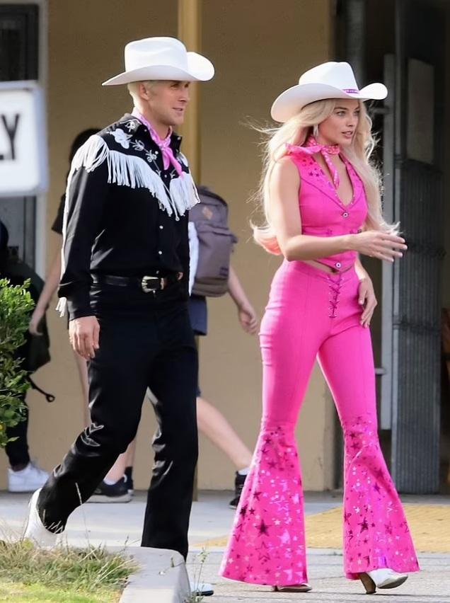 Margot Robbie a Ryan Gosling ako Barbie a Ken