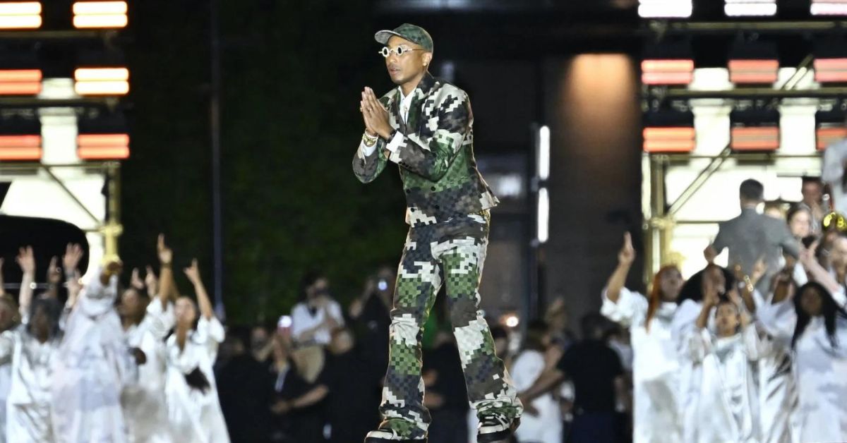 Pharrell Williams debutoval v Louis Vuitton vo veľkom štýle