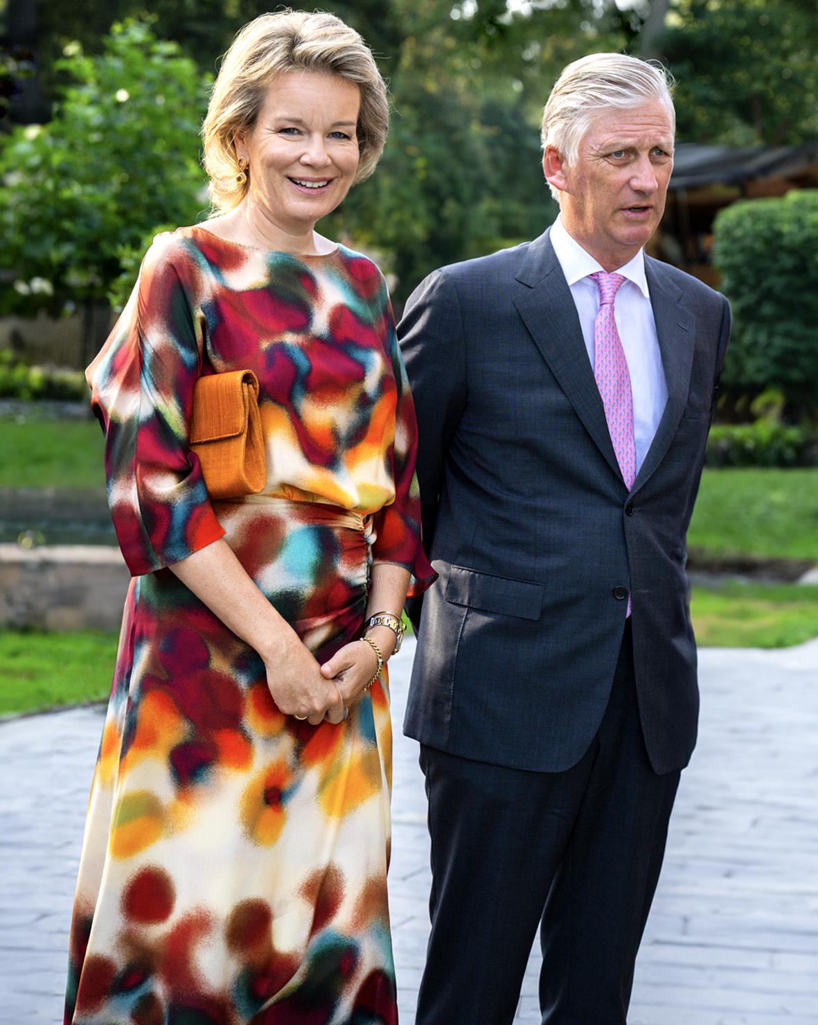 Belgická kráľovná Mathilde v šatách NATAN 