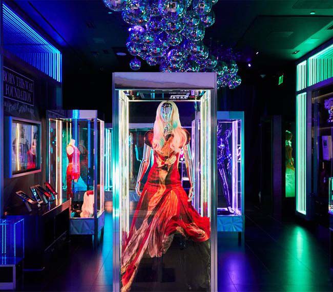 Výstava kostýmov Lady Gaga