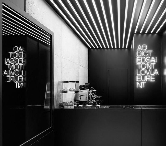 Módny dom Saint Laurent otvoril kaviareň v Paríži