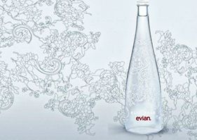 Limitovaná edice Evian + Elie Saab